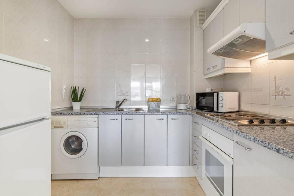 Stylish One Bed Apartment At Matchroom Country Club Fuengirola Extérieur photo
