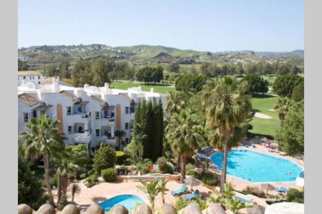 Stylish One Bed Apartment At Matchroom Country Club Fuengirola Extérieur photo