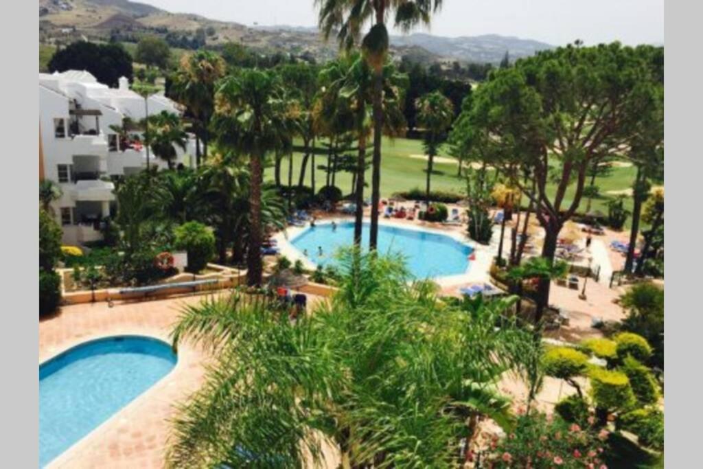Stylish One Bed Apartment At Matchroom Country Club Fuengirola Extérieur photo