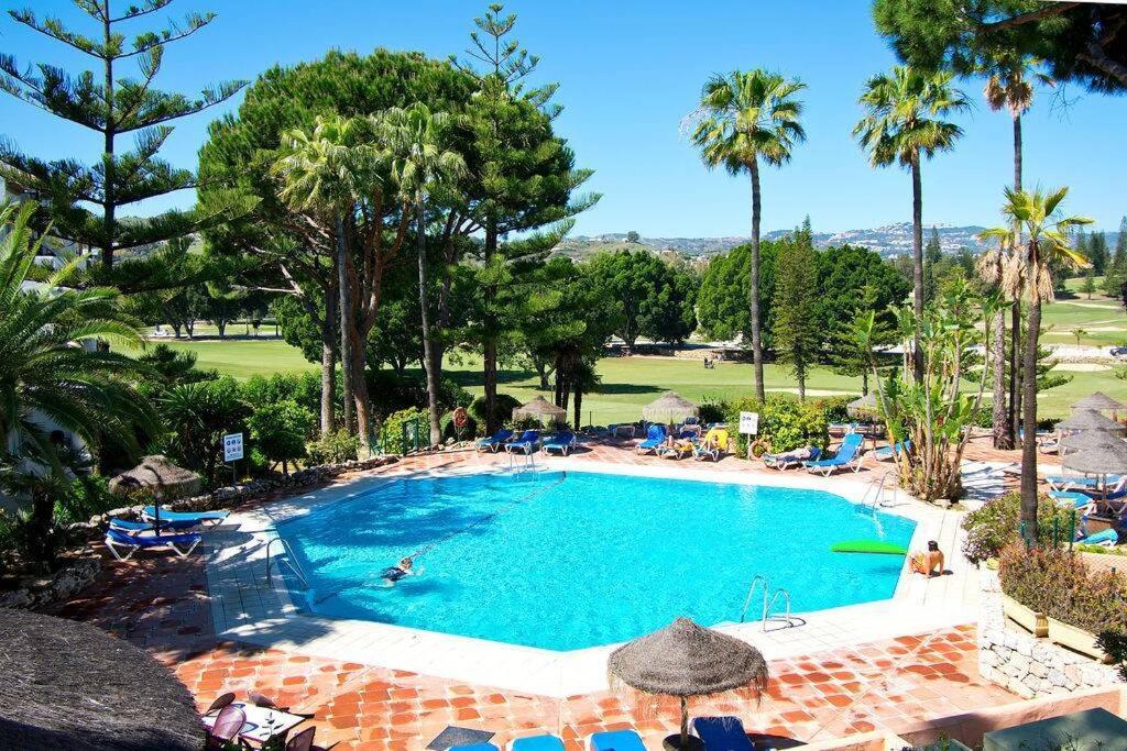 Stylish One Bed Apartment At Matchroom Country Club Fuengirola Extérieur photo